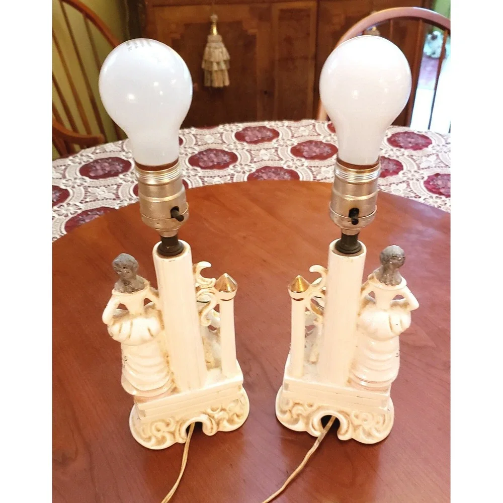 Vintage WALES Victorian Colonial Couple Figurine Lamp Made in Japan